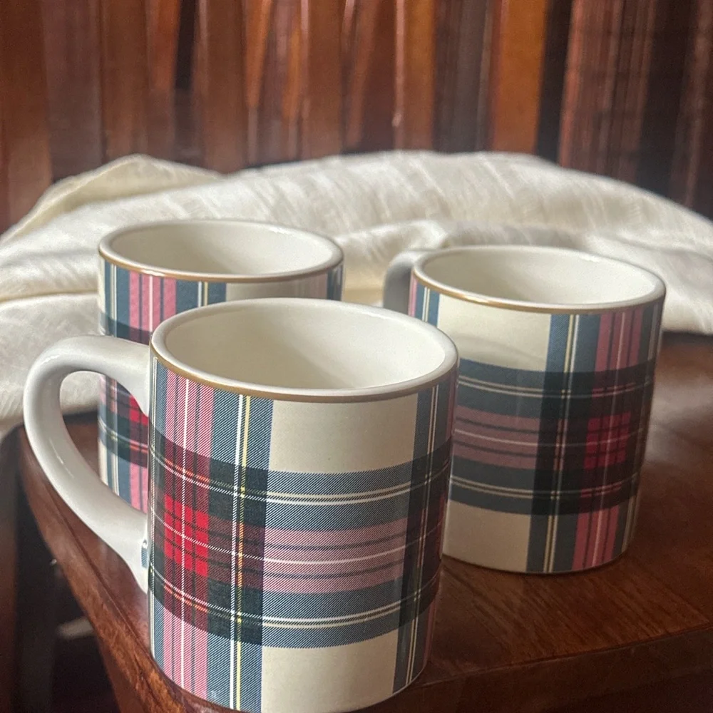 Williams Sonoma Tartan Plaid Mug Gold Rim Cozy Cabin Chic